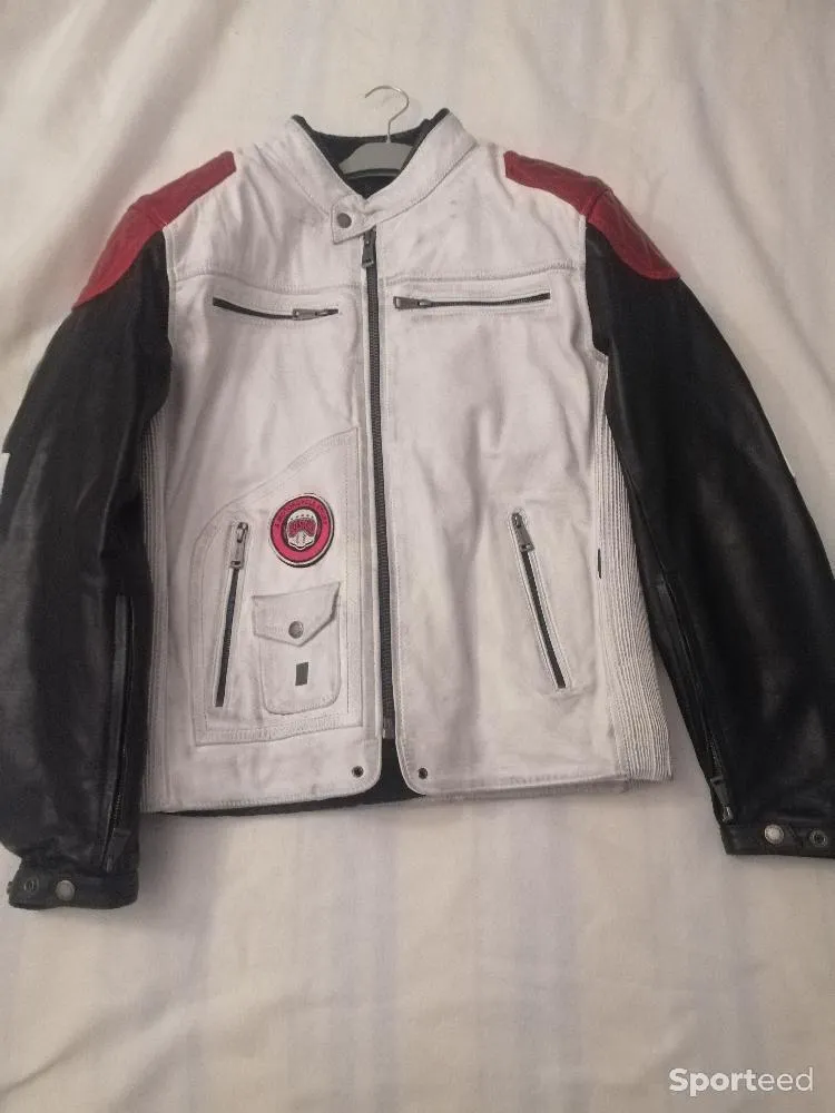 Blouson moto  neuf Ajouté le : 27/10/2022