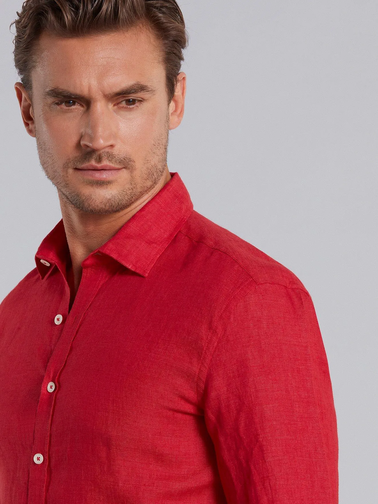 Chemise rouge en lin
