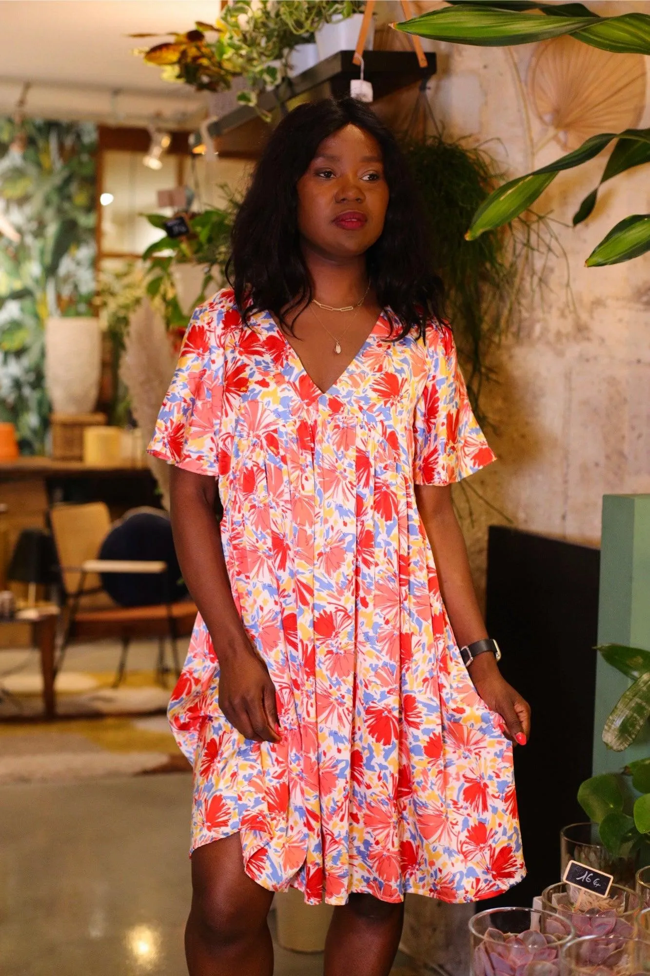 Robe fluide imprimée florale rouge - La pièce parfaite pour un look bohème chic